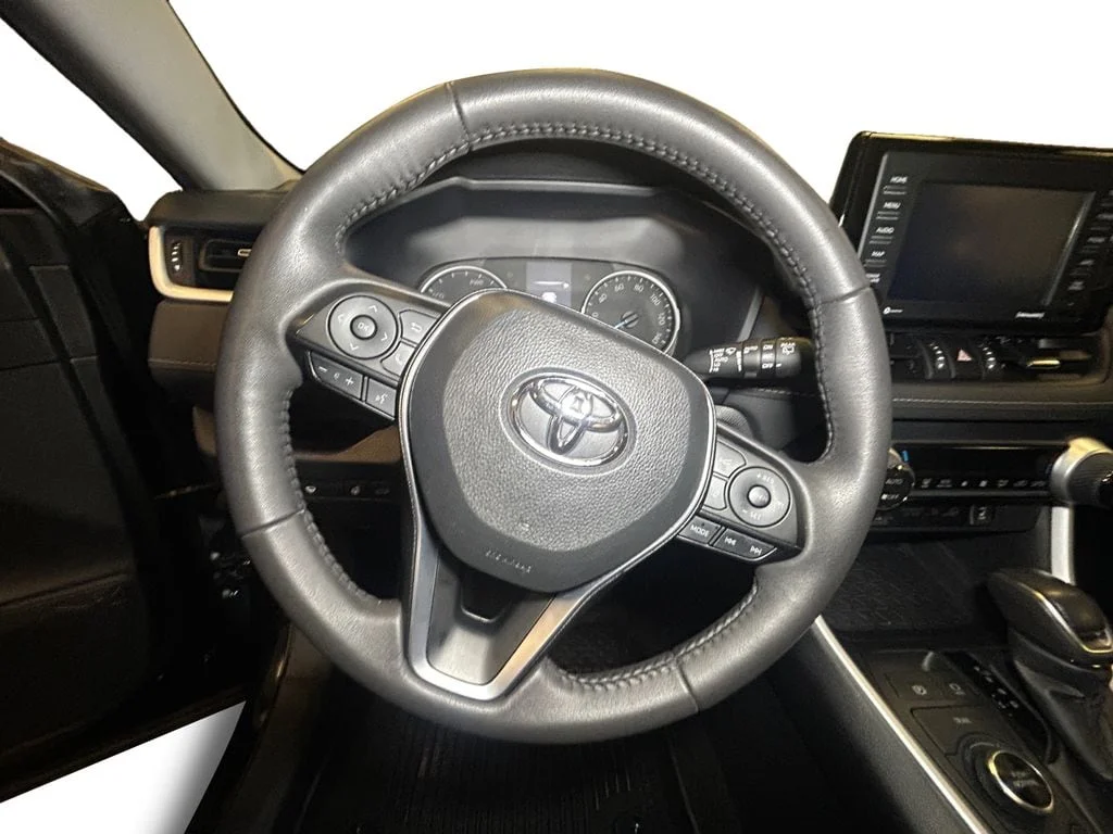 Used 2022 Midnight Black Toyota XLE Premium image 12