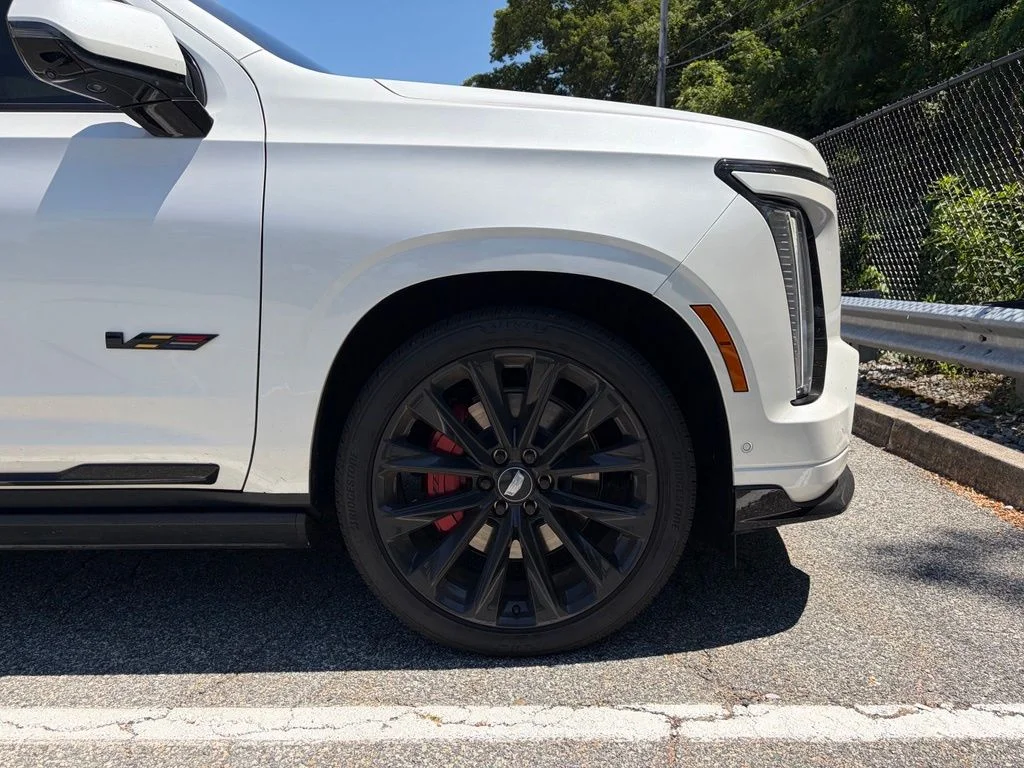 Used 2025 White Cadillac V-Series image 8