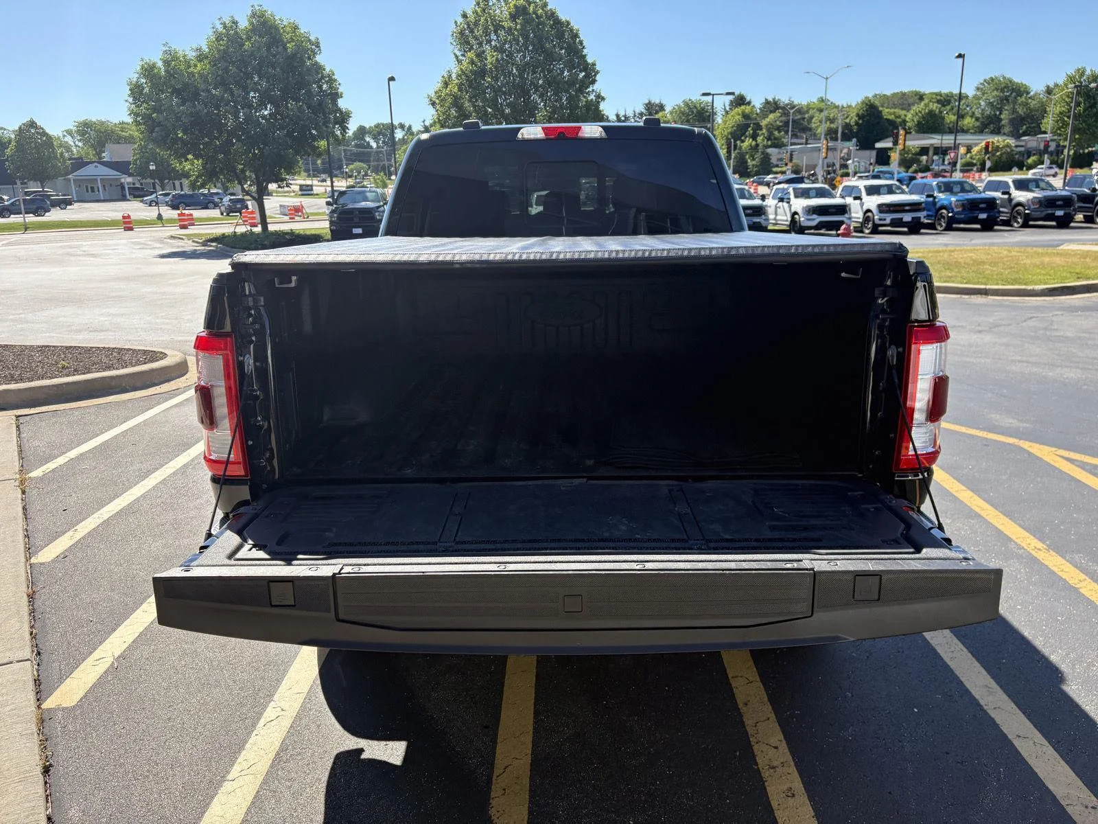 Used 2022 Agate Black Ford LARIAT image 7