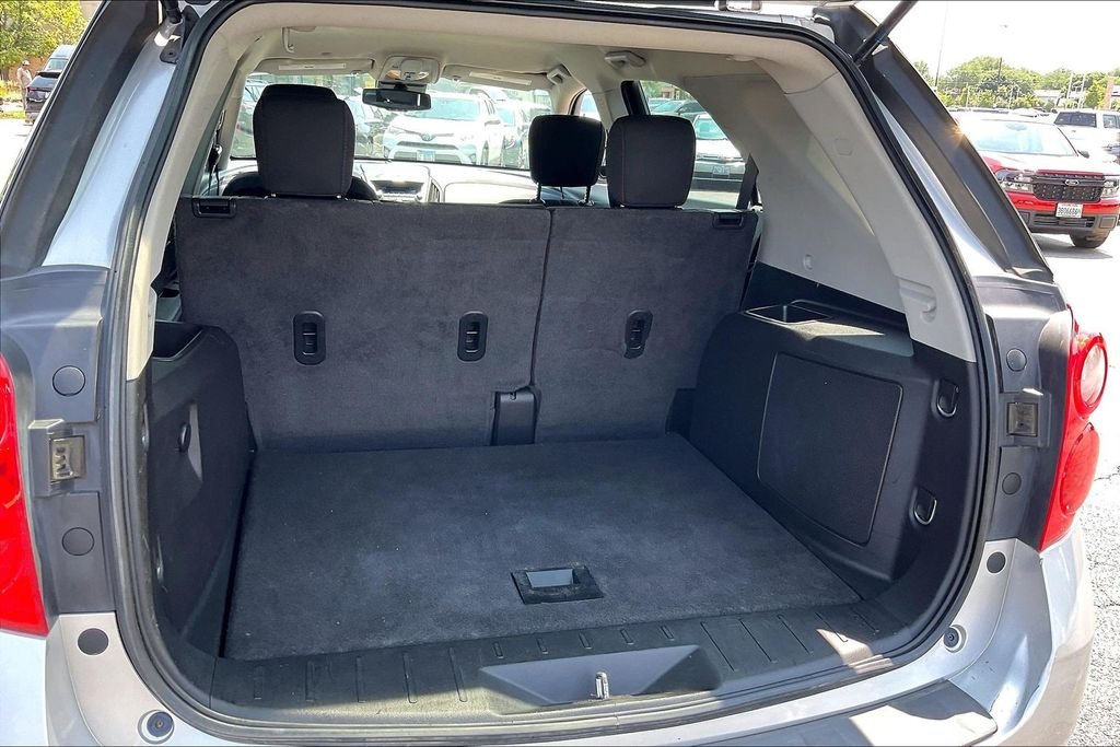Used 2014 Silver Chevrolet LS image 31