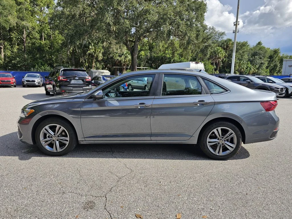 Used 2022 Gray Volkswagen 1.5T SE image 5