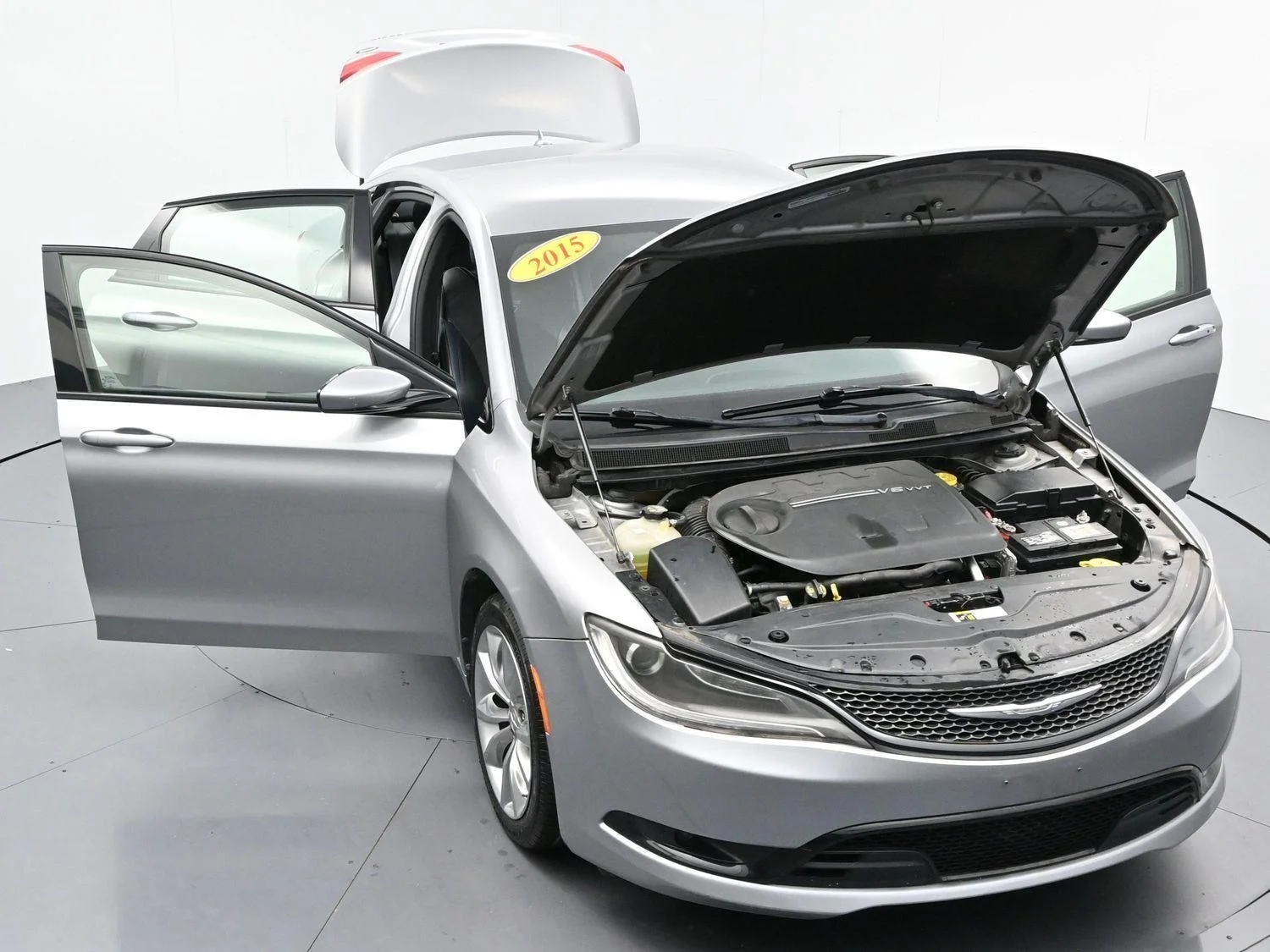 Used 2015 Billet Silver Metallic Clearcoat Chrysler S image 40