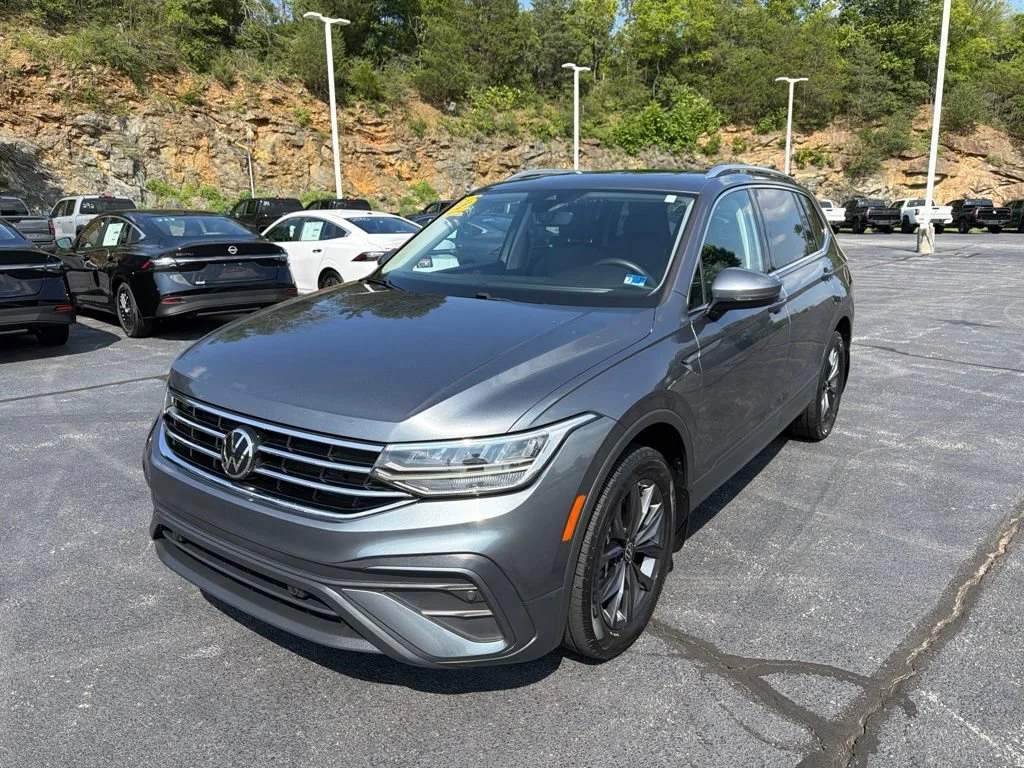 Used 2022 Platinum Gray Metall Volkswagen SE image 3