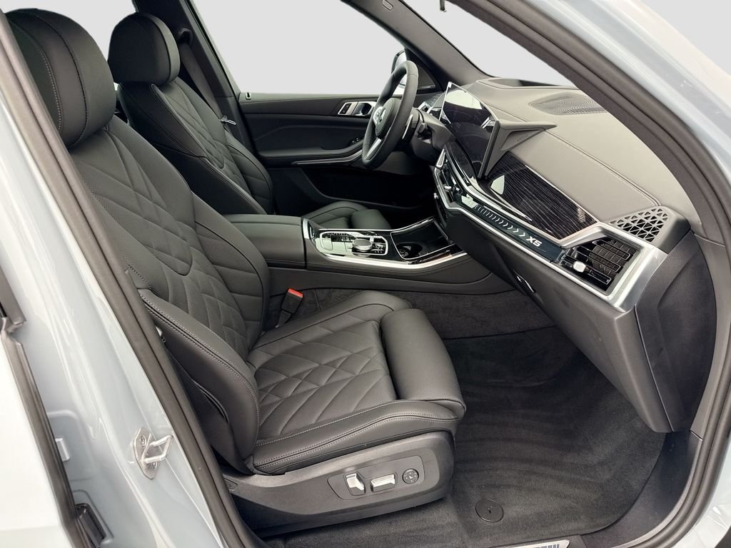 New 2026 Gray Metallic BMW xDrive40i image 19