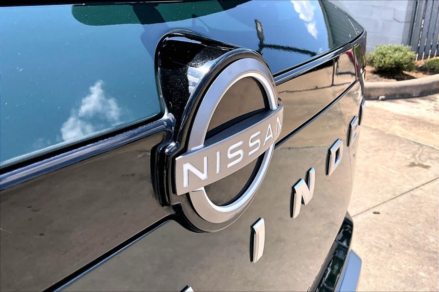 Certified Used 2025 Obsidian Green Pearl Nissan Platinum image 31