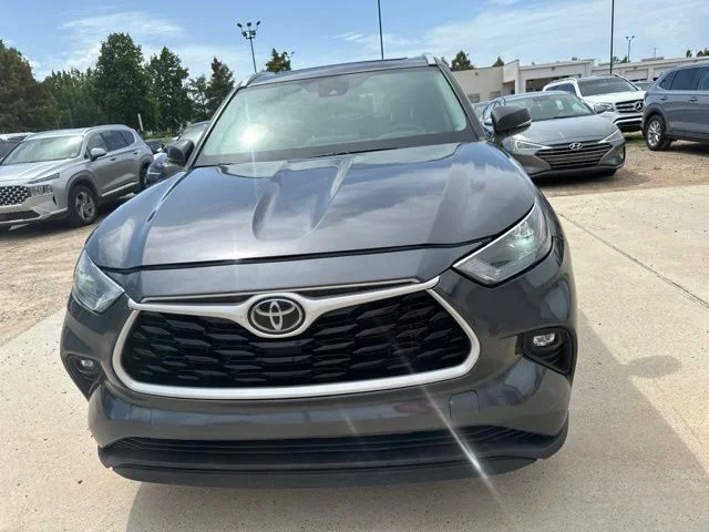 Used 2023 Gray Toyota XLE image 4