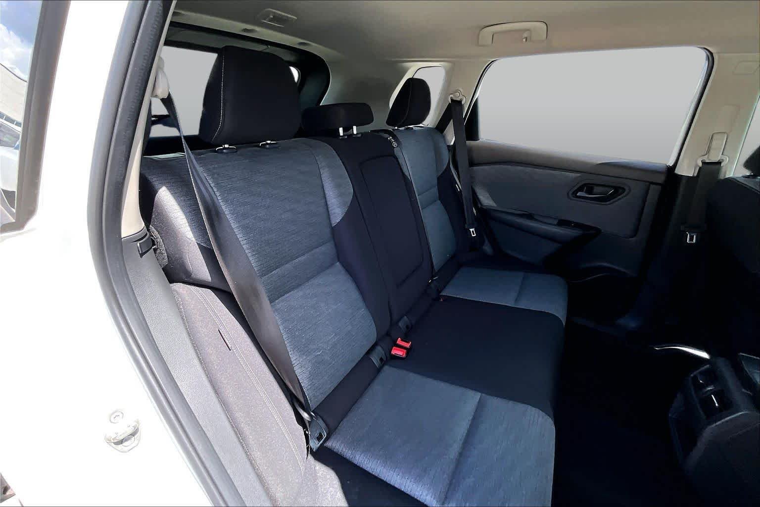 Used 2021 Glacier White Nissan S image 19