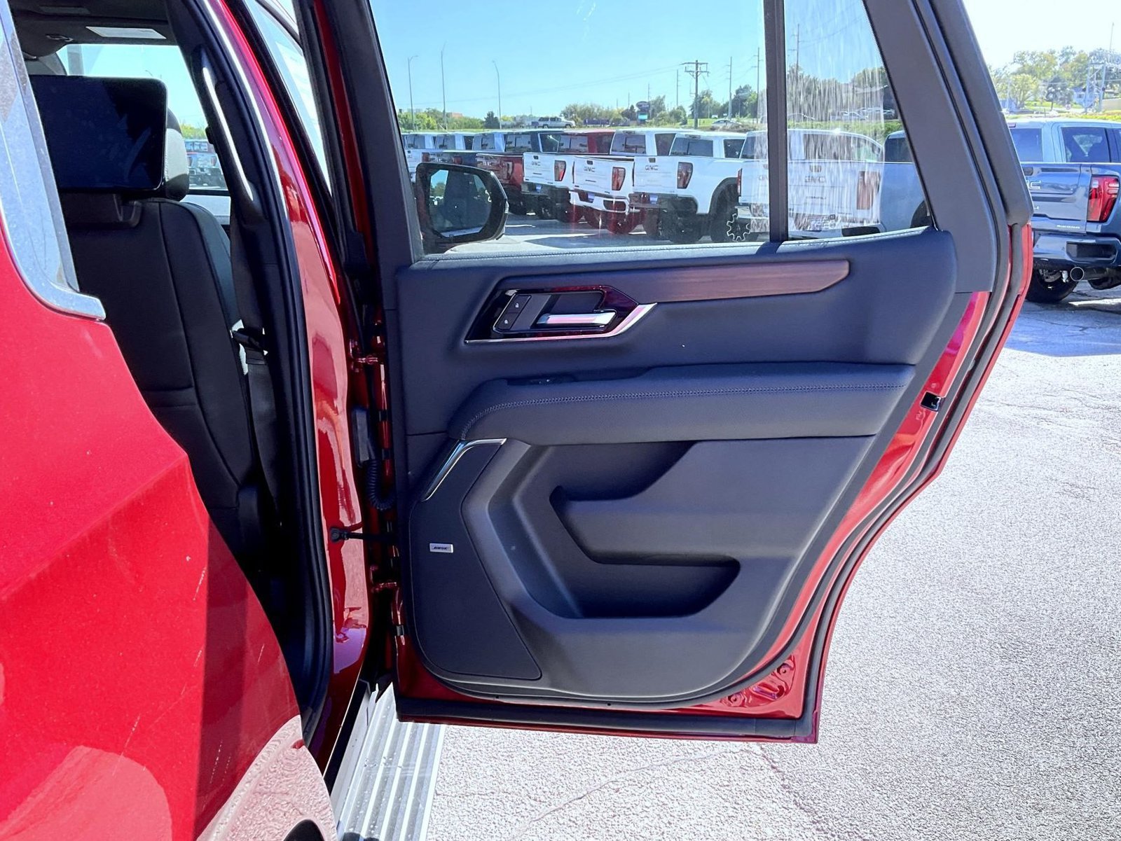 2026 GMC Yukon Denali - Photo 17