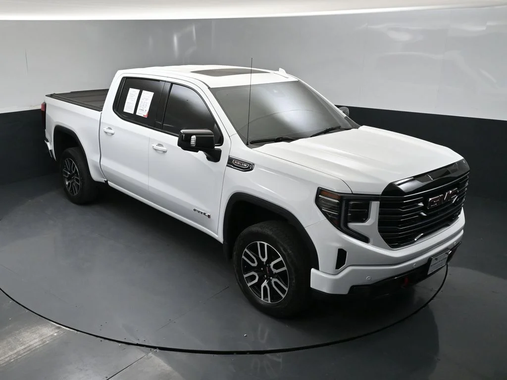 Used 2025 White GMC AT4 image 38