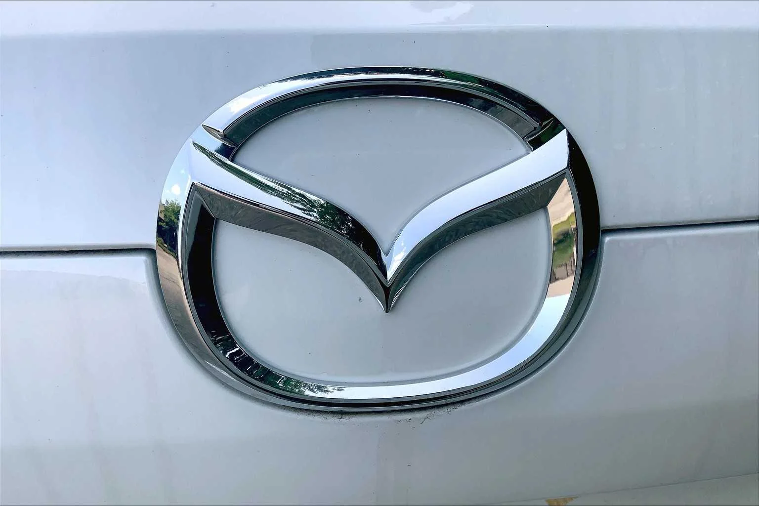 Certified Used 2025 Rhodium White Metallic Mazda 2.5 Carbon Turbo image 6