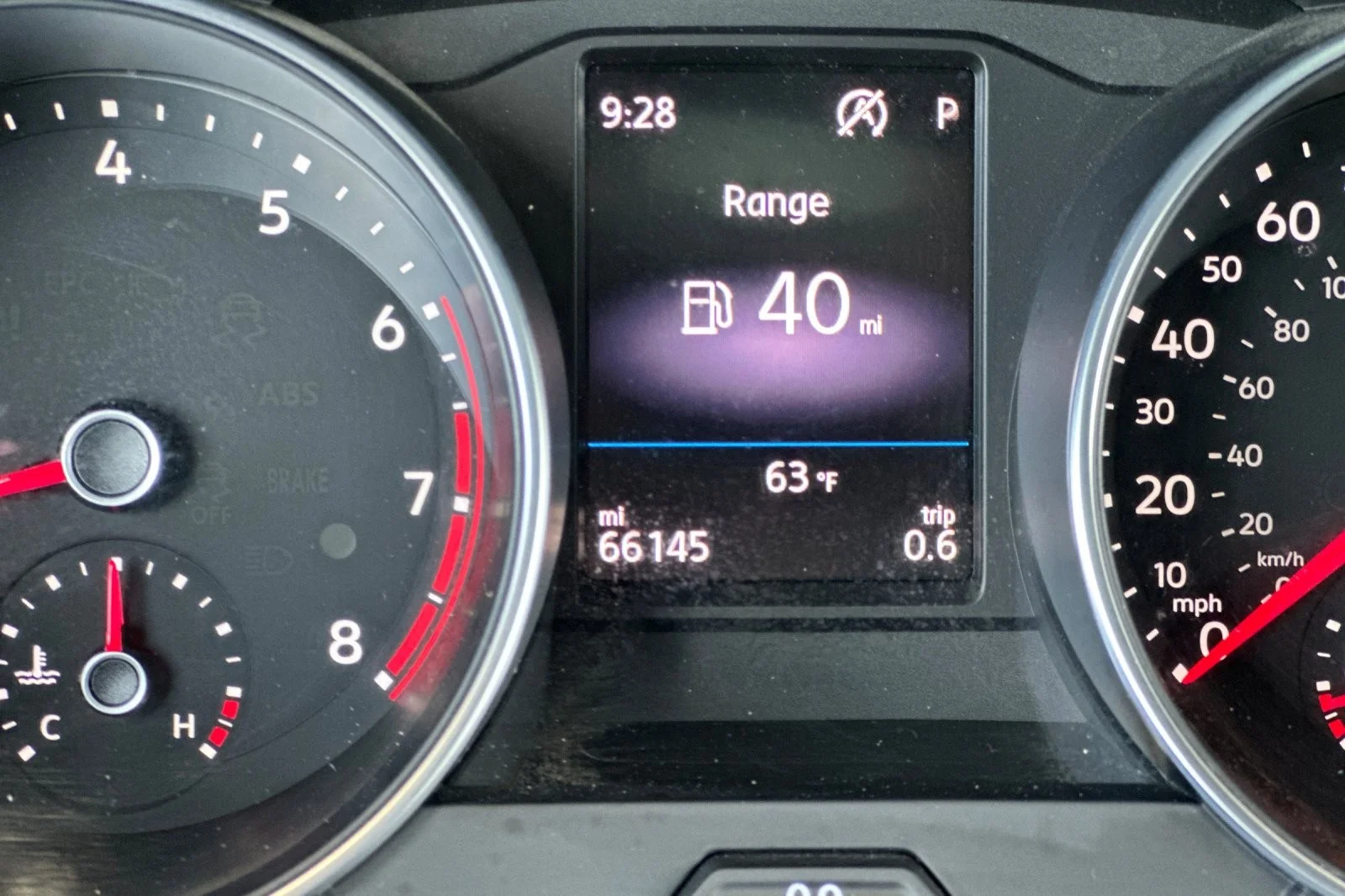 Used 2018 WHITE Volkswagen SEL image 25