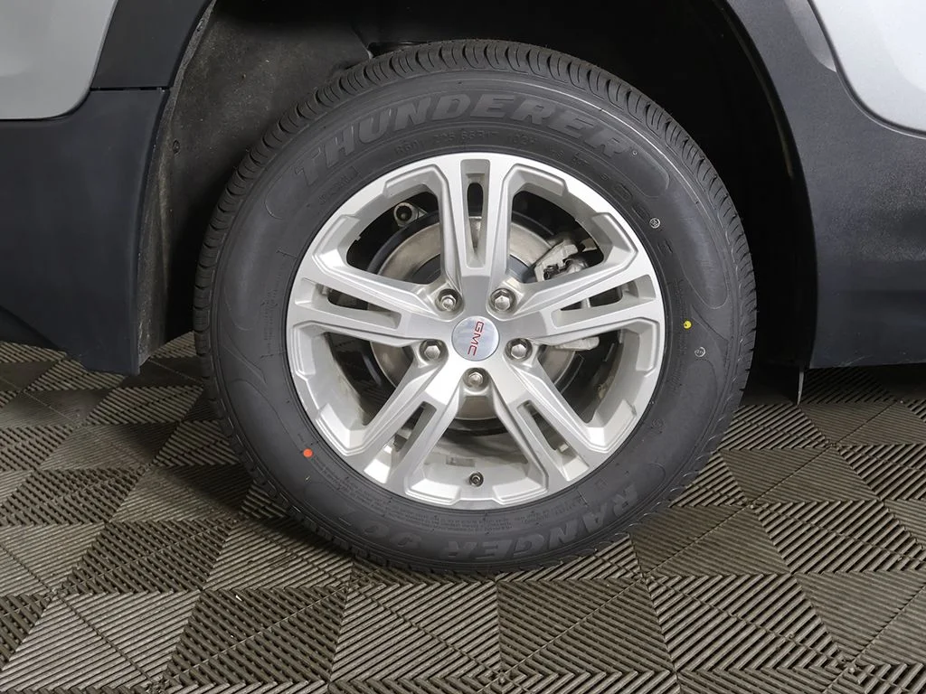 Used 2023 Silver GMC SLE image 20