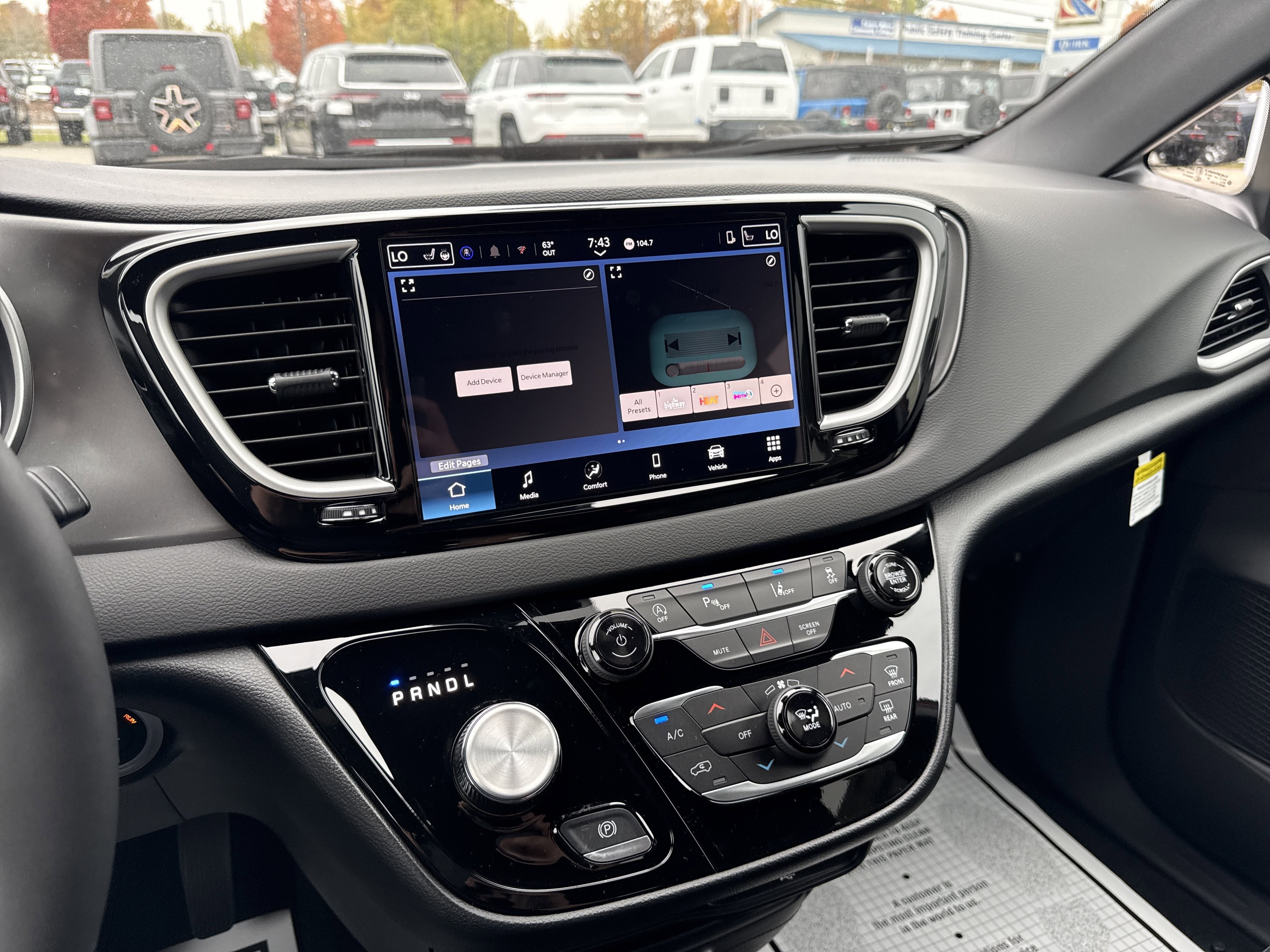 2026 Chrysler Voyager LX - Photo 14
