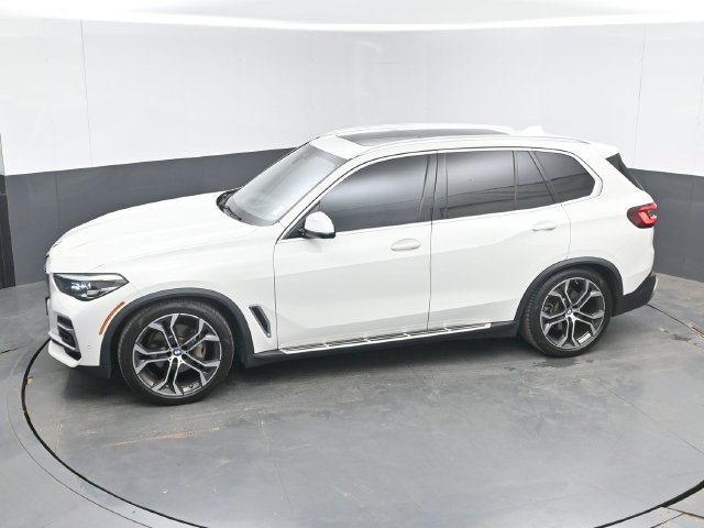 Used 2022 White BMW sDrive40i image 39