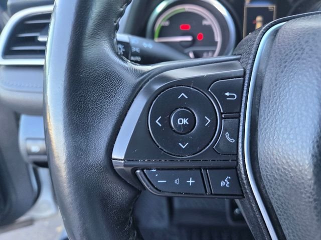 Used 2018 Silver Toyota SE image 19