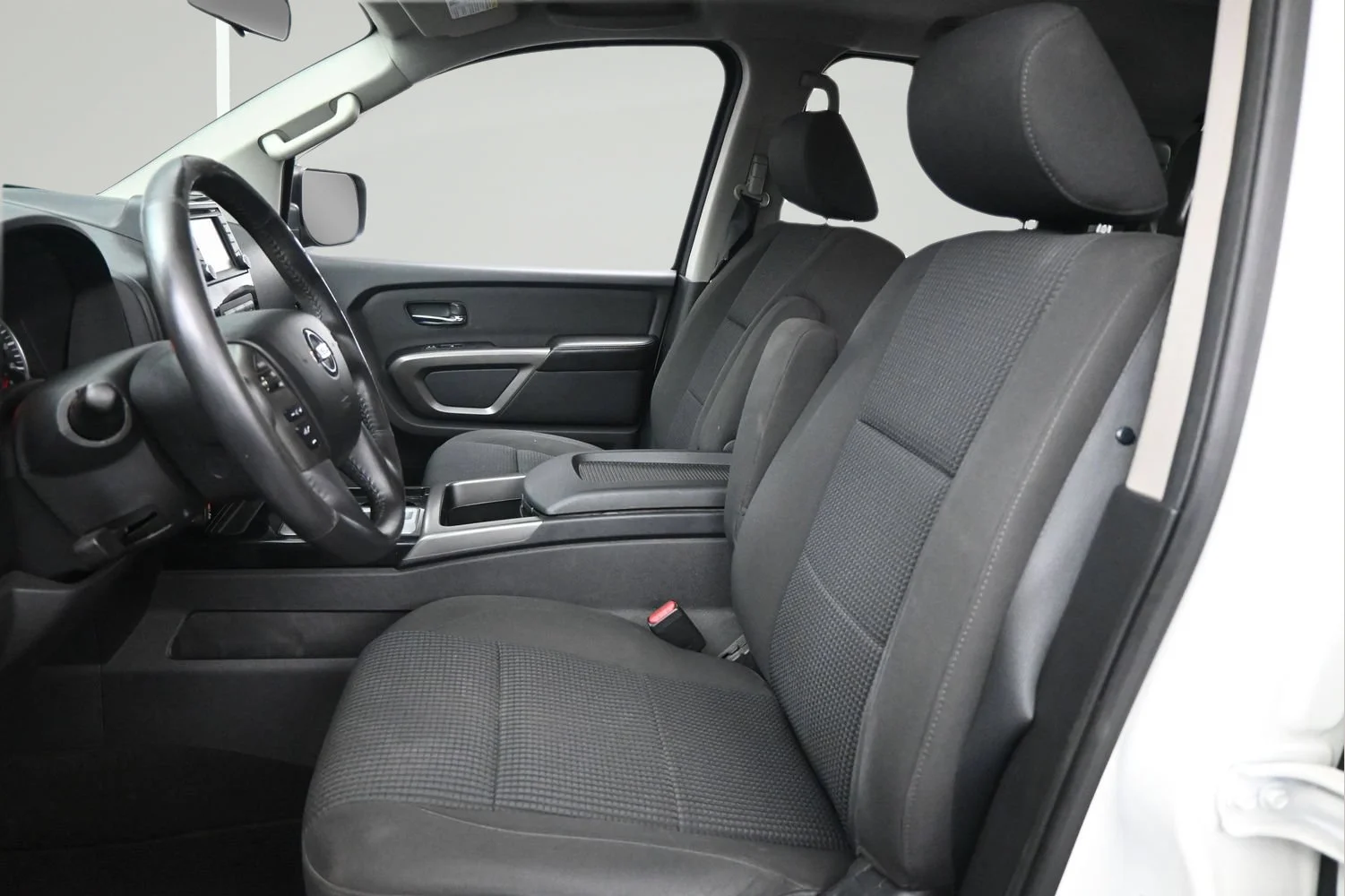 Used 2015 Glacier White Nissan SV image 9