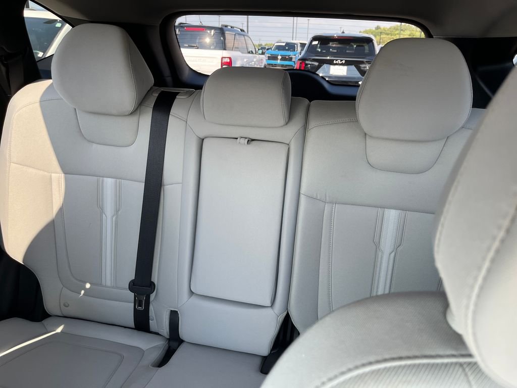 Used 2025 Gray Hyundai SEL image 13
