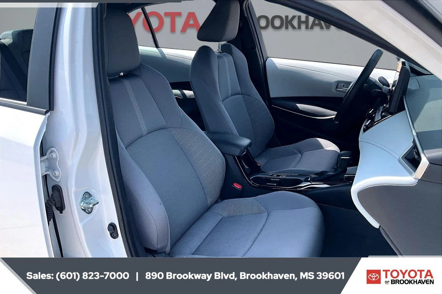Used 2025 Ice Cap Toyota SE image 6
