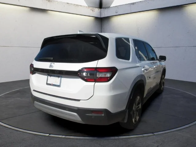 Certified Used 2023 Platinum White Pearl Honda 2WD EX-L 7P image 3