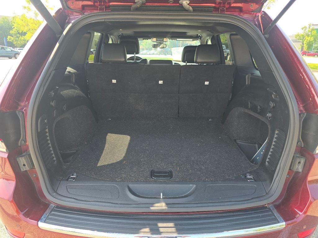 Used 2020 Velvet Jeep Limited image 19