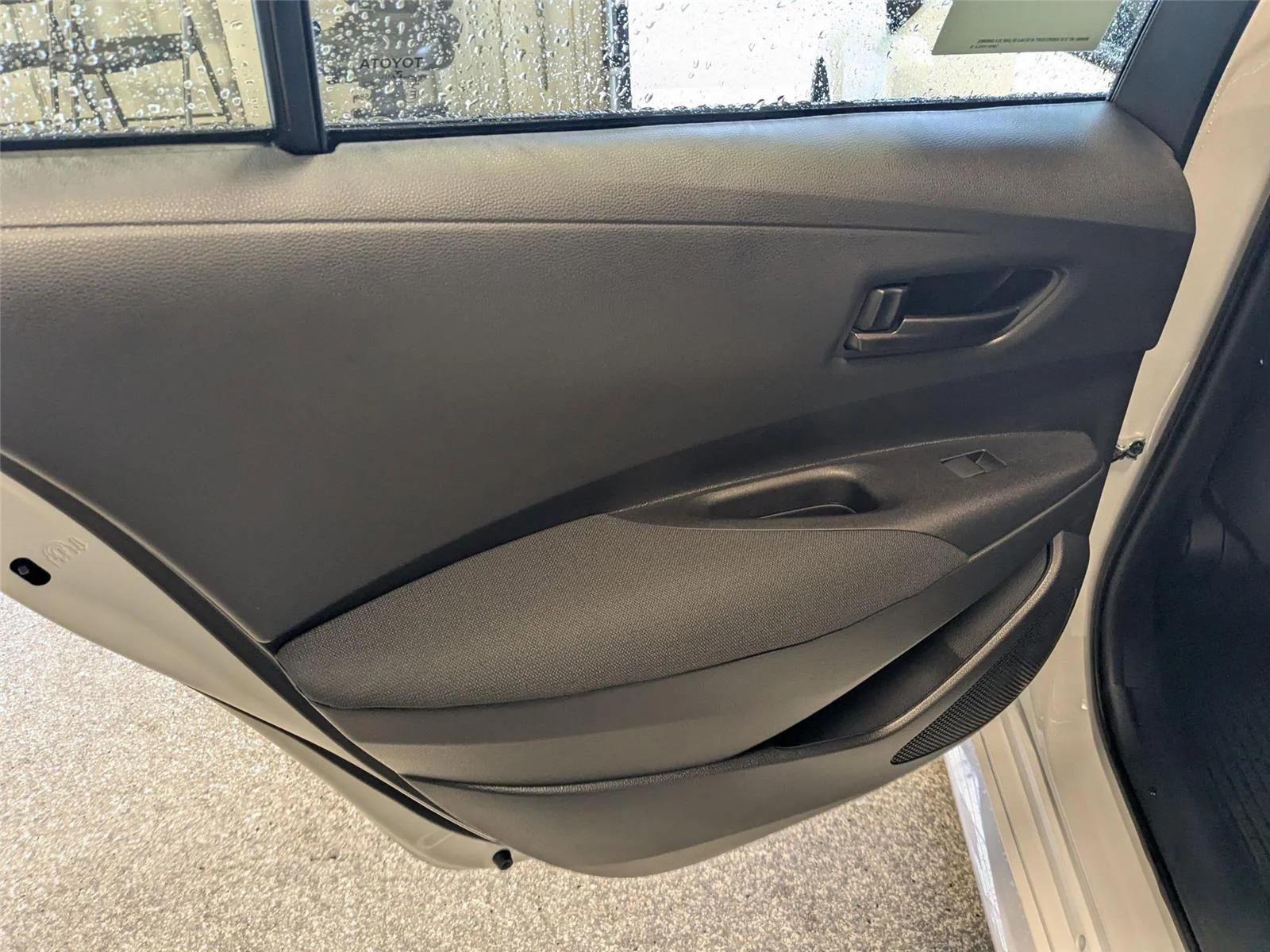 2025 Toyota Corolla LE - Photo 23