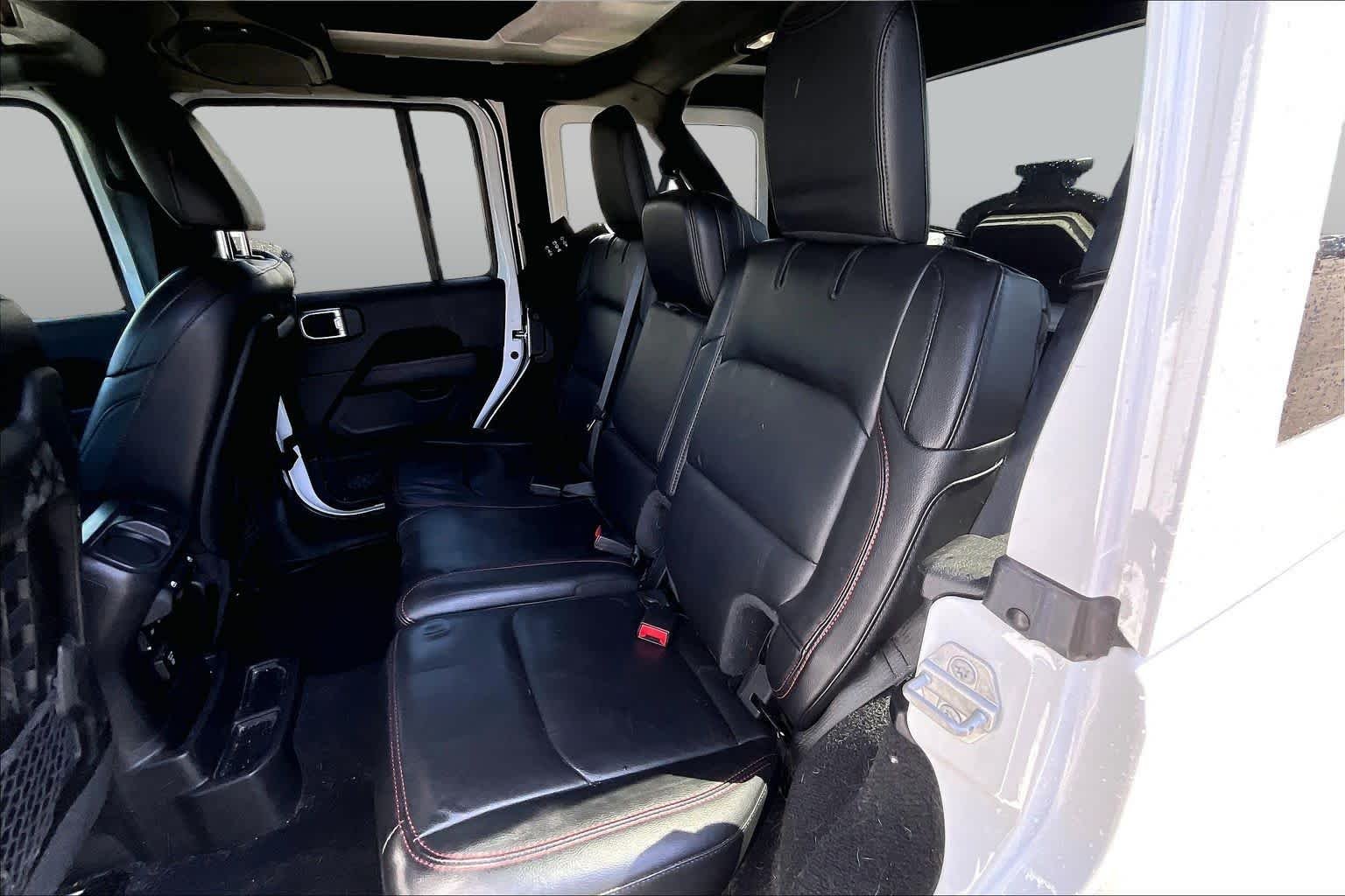Used 2021 Bright White Clearcoat Jeep Unlimited Rubicon image 19