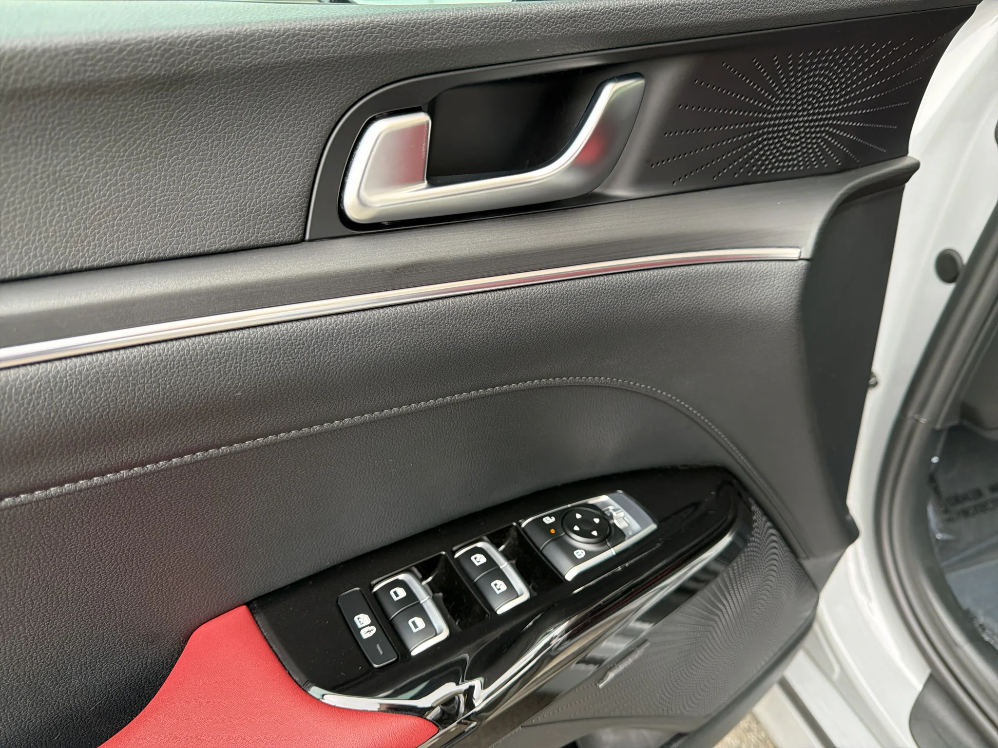 Certified Used 2025 Wolf Gray Kia GT-Line image 18