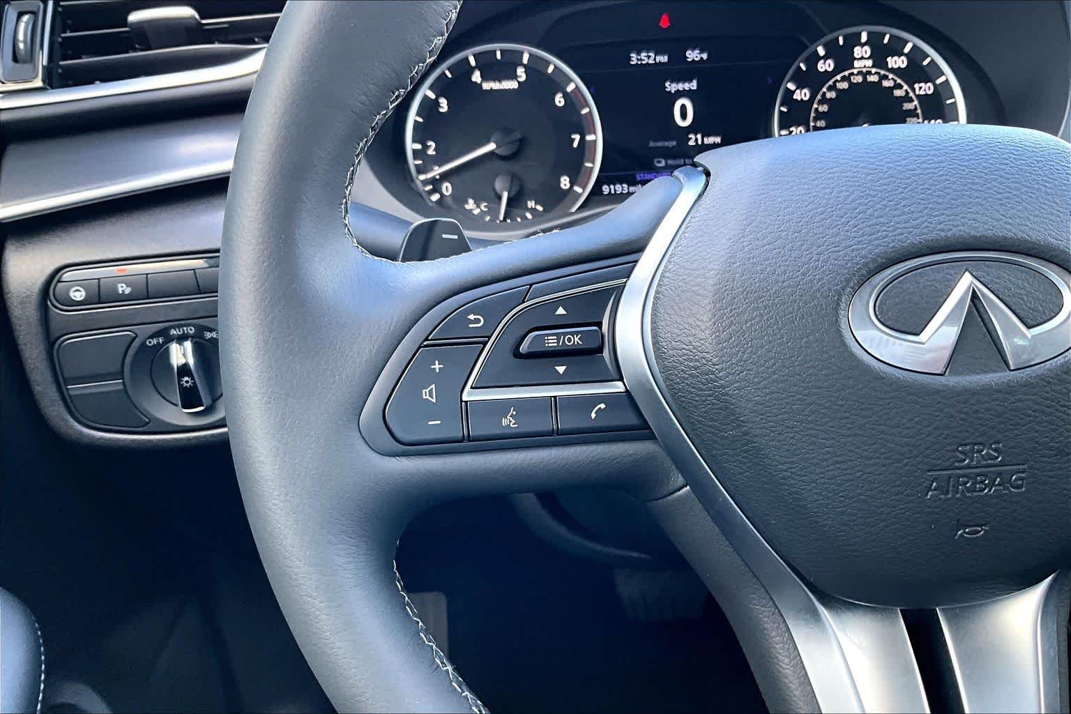 Used 2025 Radiant White INFINITI LUXE image 22