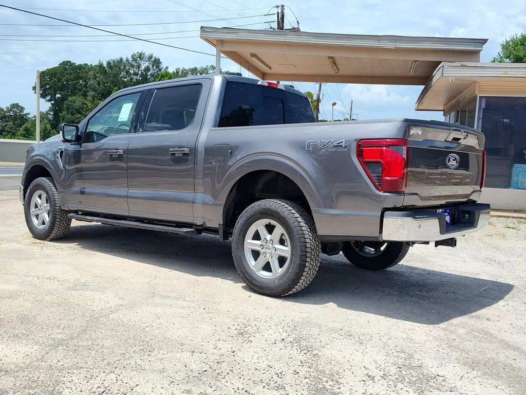 New 2026 Carbonized Gray Metallic Ford XLT image 3