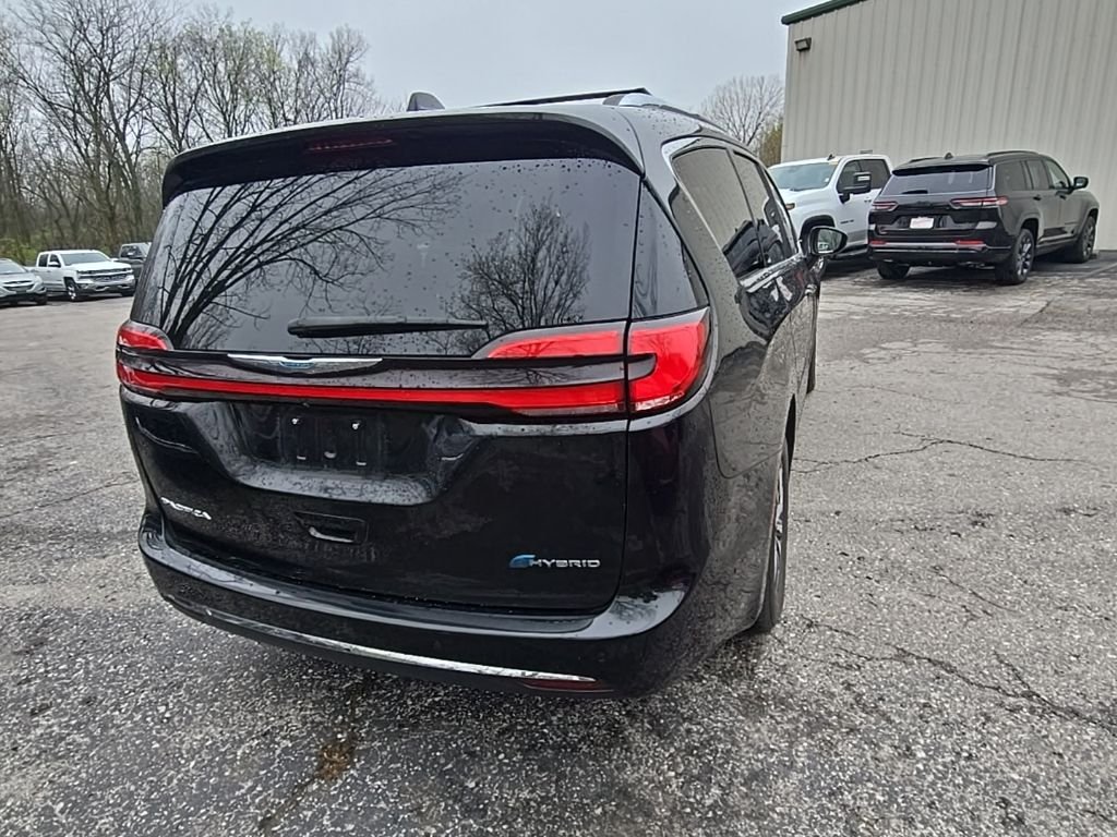 Used 2021 Black Chrysler Touring L image 7