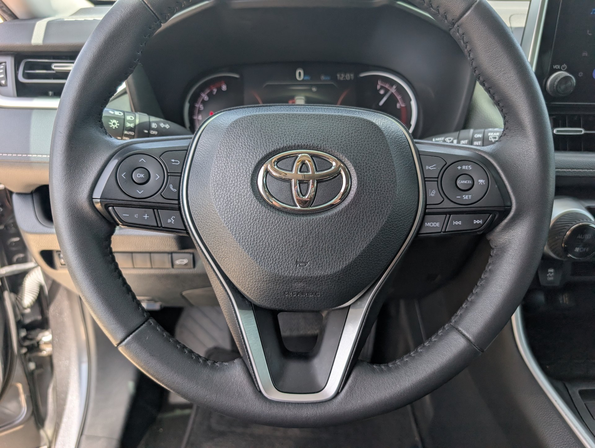 Used 2023 Gray Toyota XLE Premium image 12