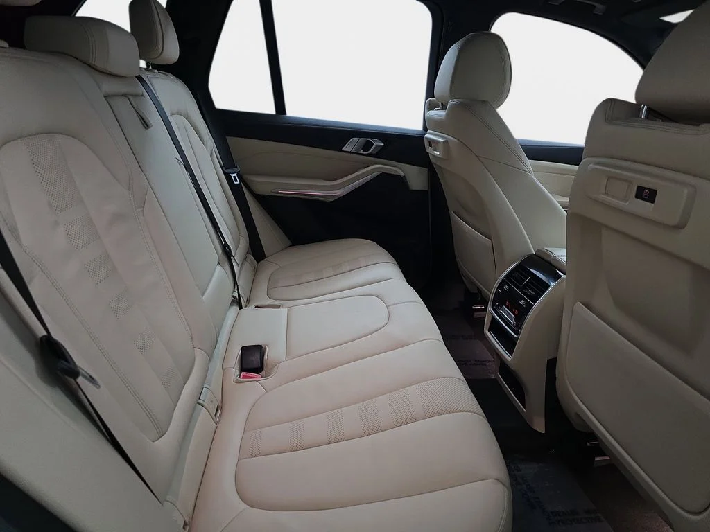 Used 2021 Alpine White BMW xDrive40i image 13