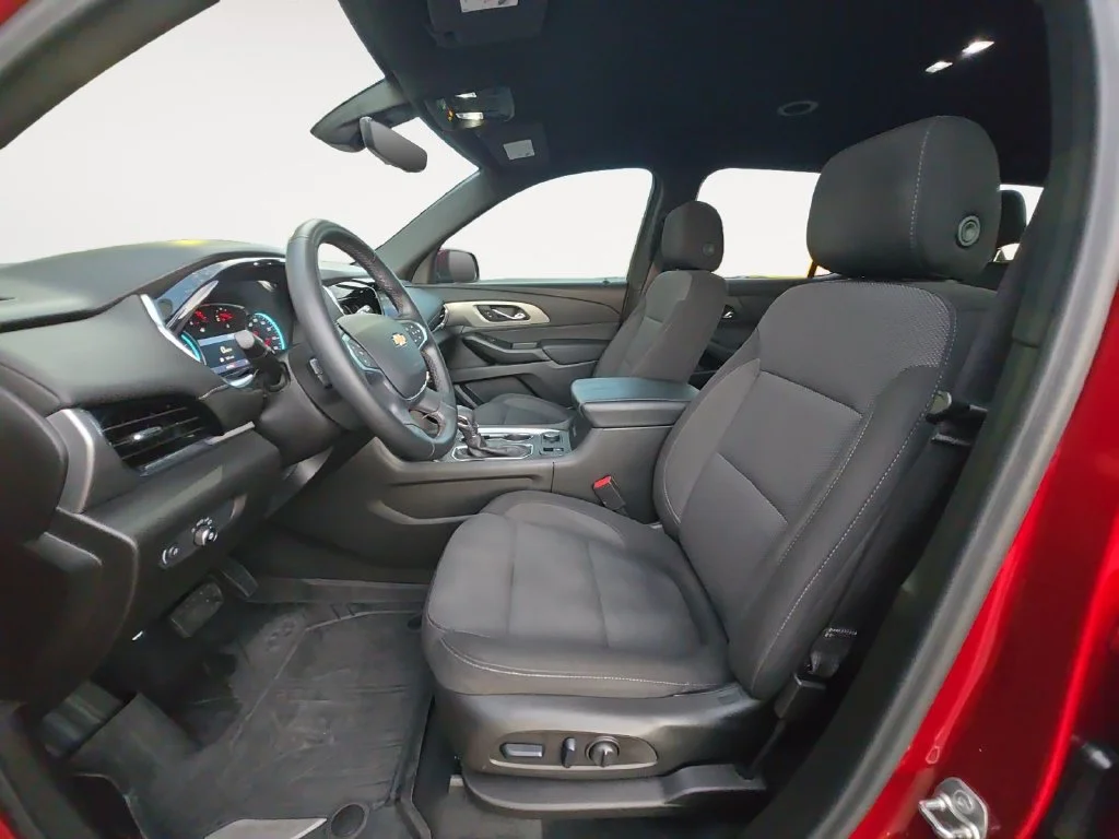 Used 2023 RADIANT RED TINTCOAT Chevrolet LT Cloth image 16