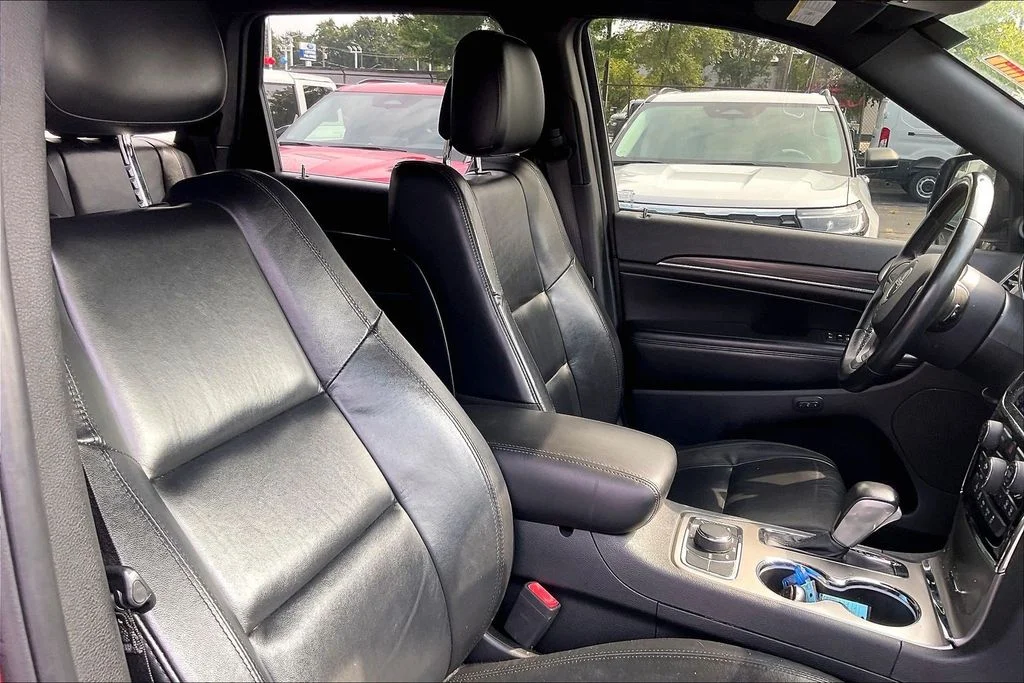 Used 2019 Red Jeep Limited image 6