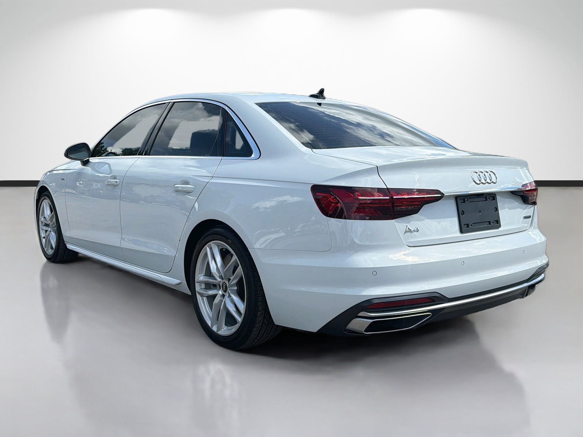 Used 2024 Glacier White Metallic Audi S line Premium image 5