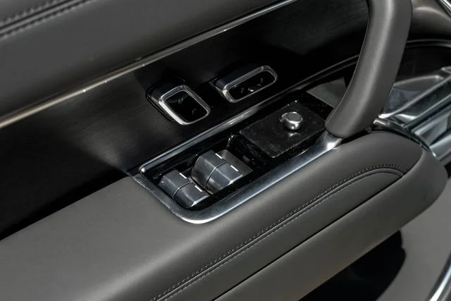 New 2026  Land Rover SE image 53