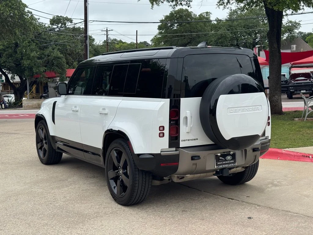 Certified Used 2025 White Land Rover X-Dynamic SE image 6