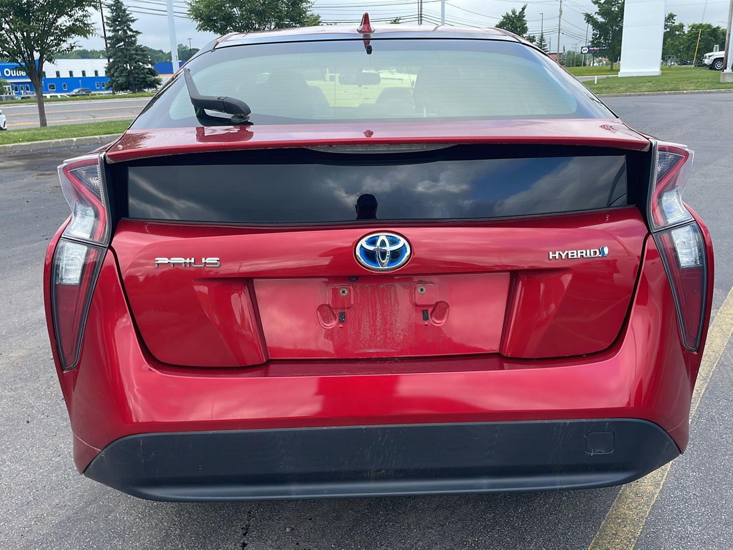 Used 2016 Hypersonic Red Toyota Three image 9