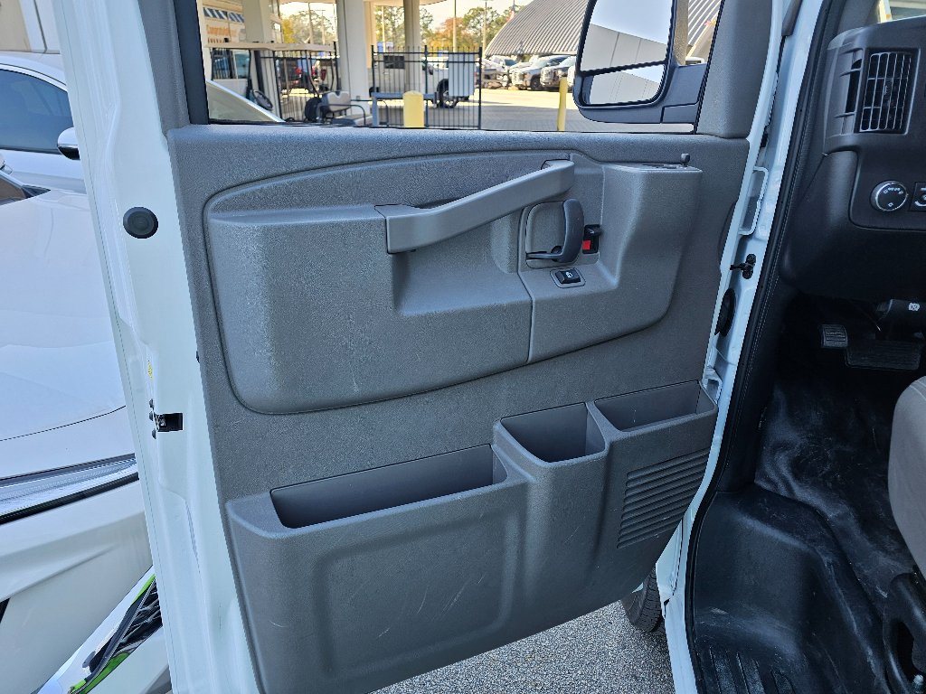 New 2025 Summit White GMC 1WT image 22
