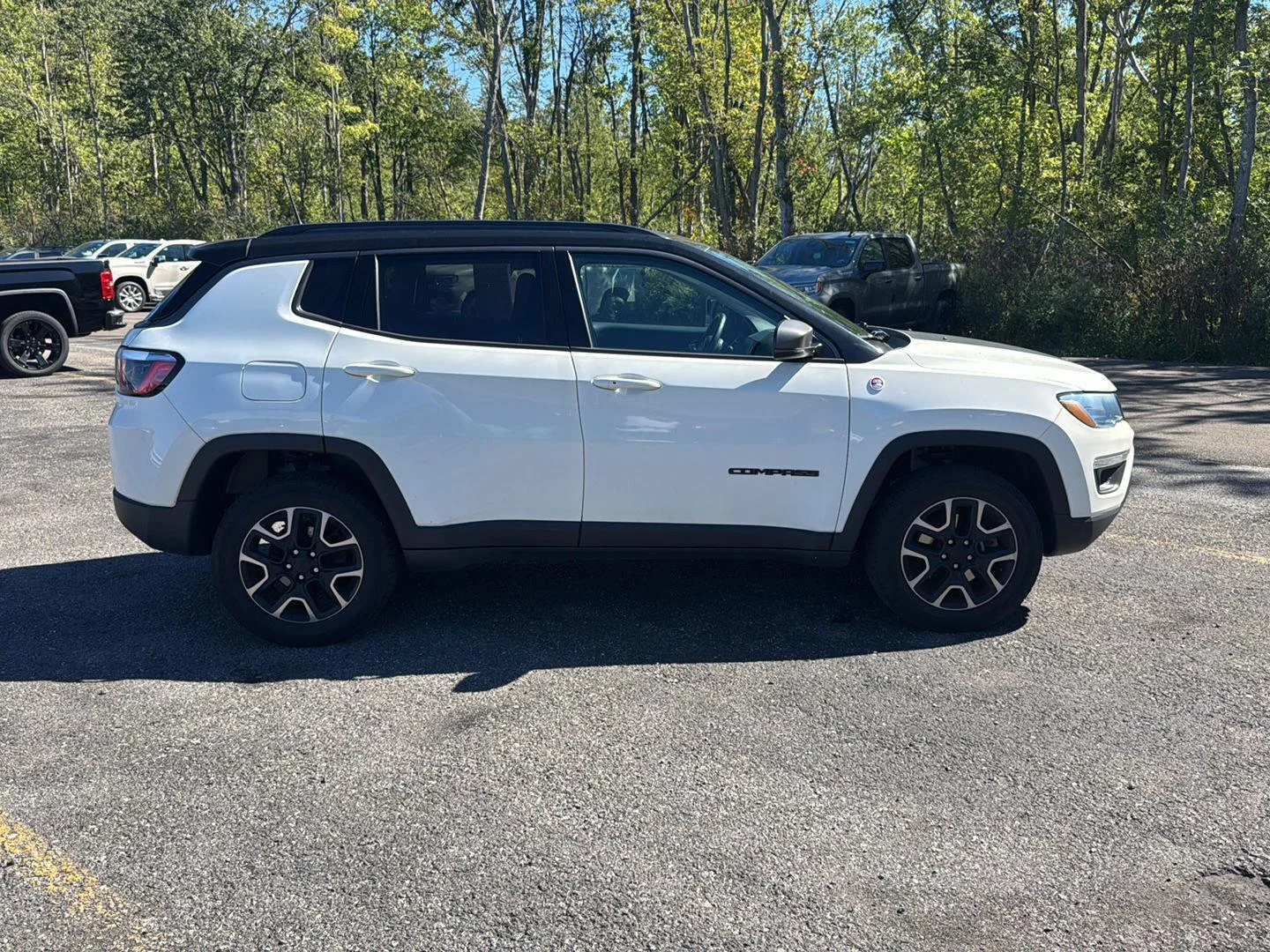 Used 2019 White Clearcoat Jeep Trailhawk image 8