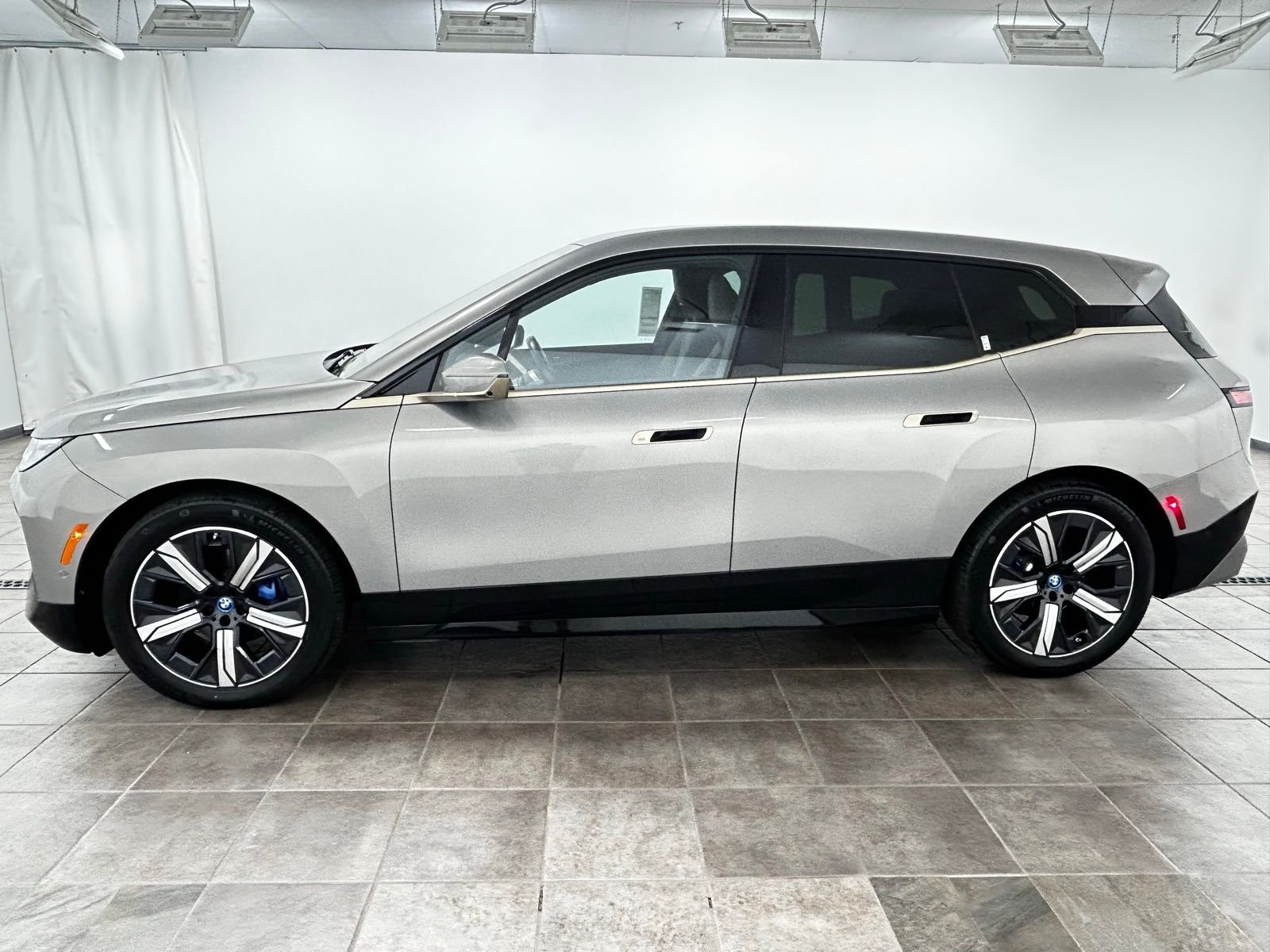Used 2023 BMW iX Base with VIN WB523CF0XPCM72381 for sale in Elmhurst, IL