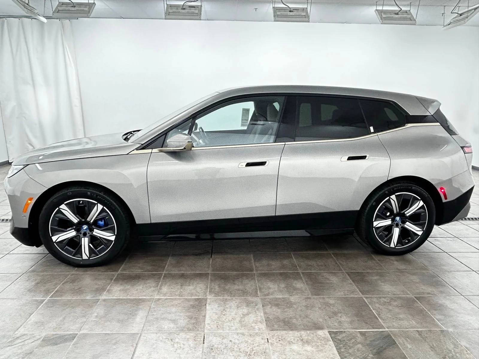 Used 2023 BMW iX Base with VIN WB523CF0XPCM72381 for sale in Elmhurst, IL