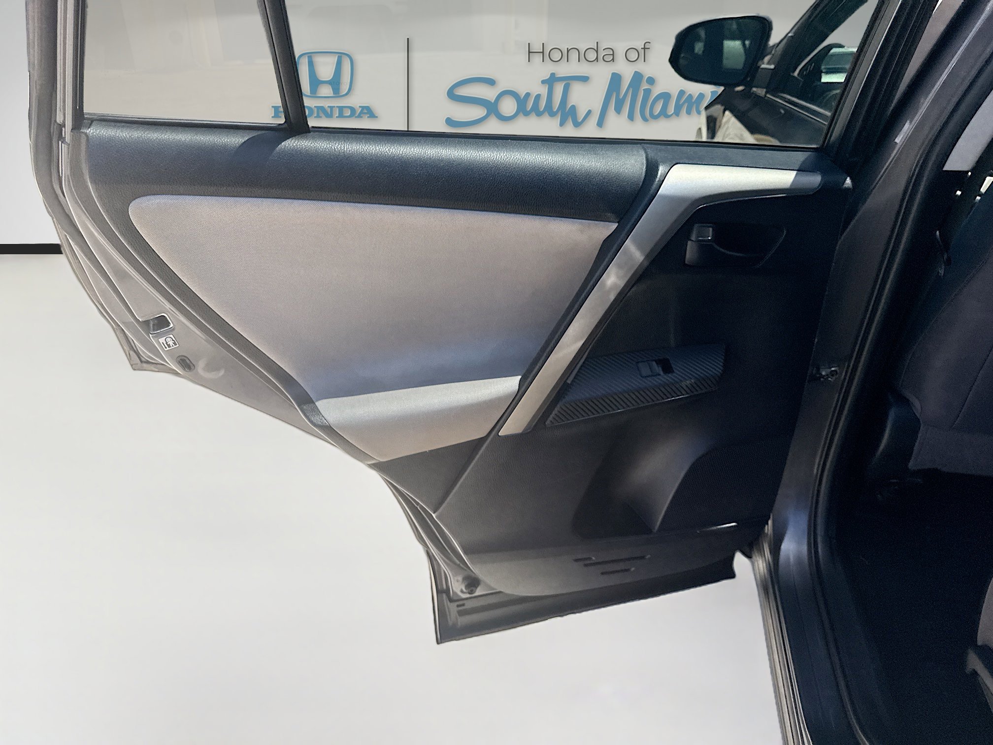 Used 2015 Magnetic Gray Metallic Toyota LE image 24