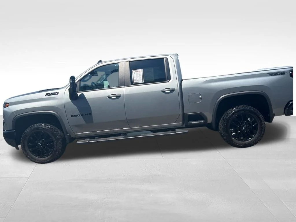 Used 2025 Gray Chevrolet LT image 3