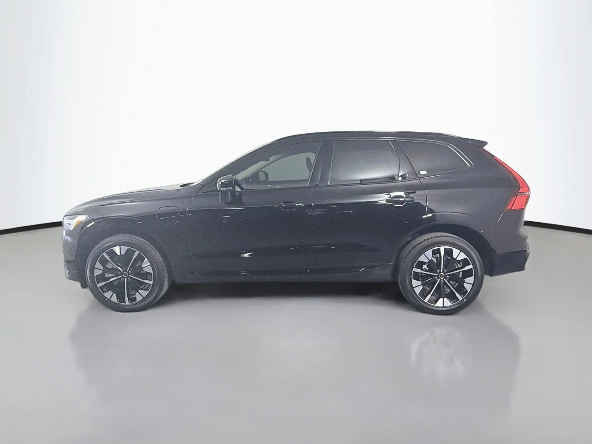 New 2026 Onyx Black Volvo Plus image 8