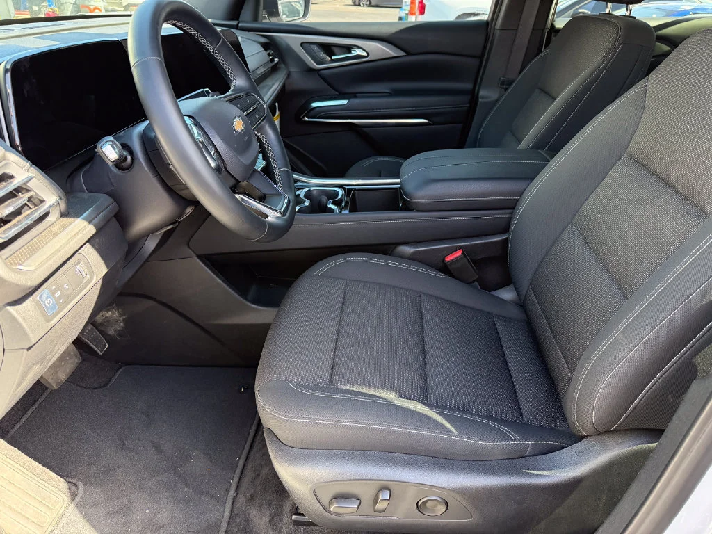Used 2026 Summit White Chevrolet LT image 13