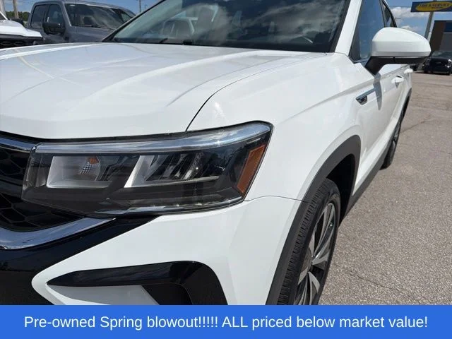 Used 2022 White Volkswagen 1.5T SE image 4