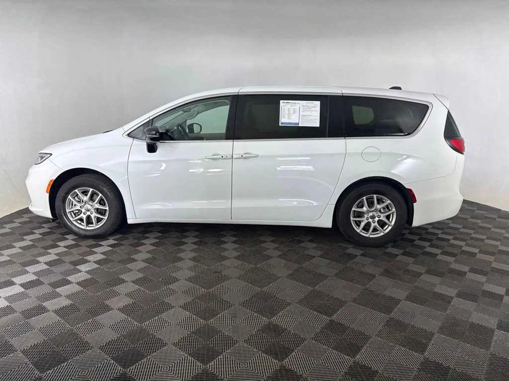 Used 2024 White Chrysler Touring L image 9