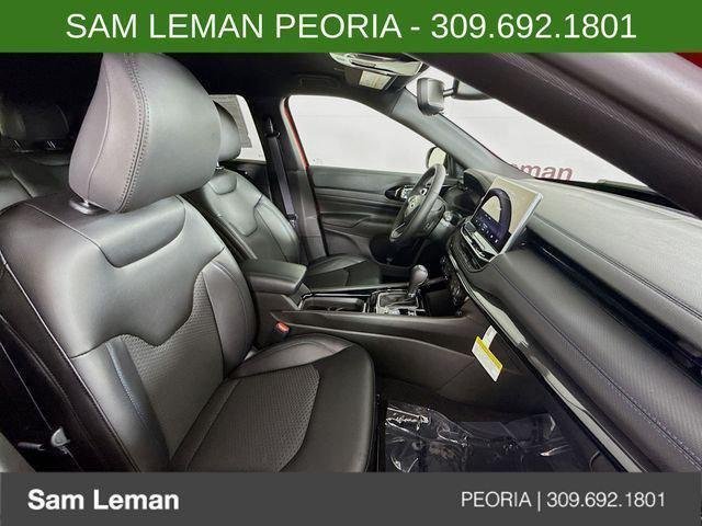 New 2026 Red Hot Pearlcoat Jeep Latitude image 25
