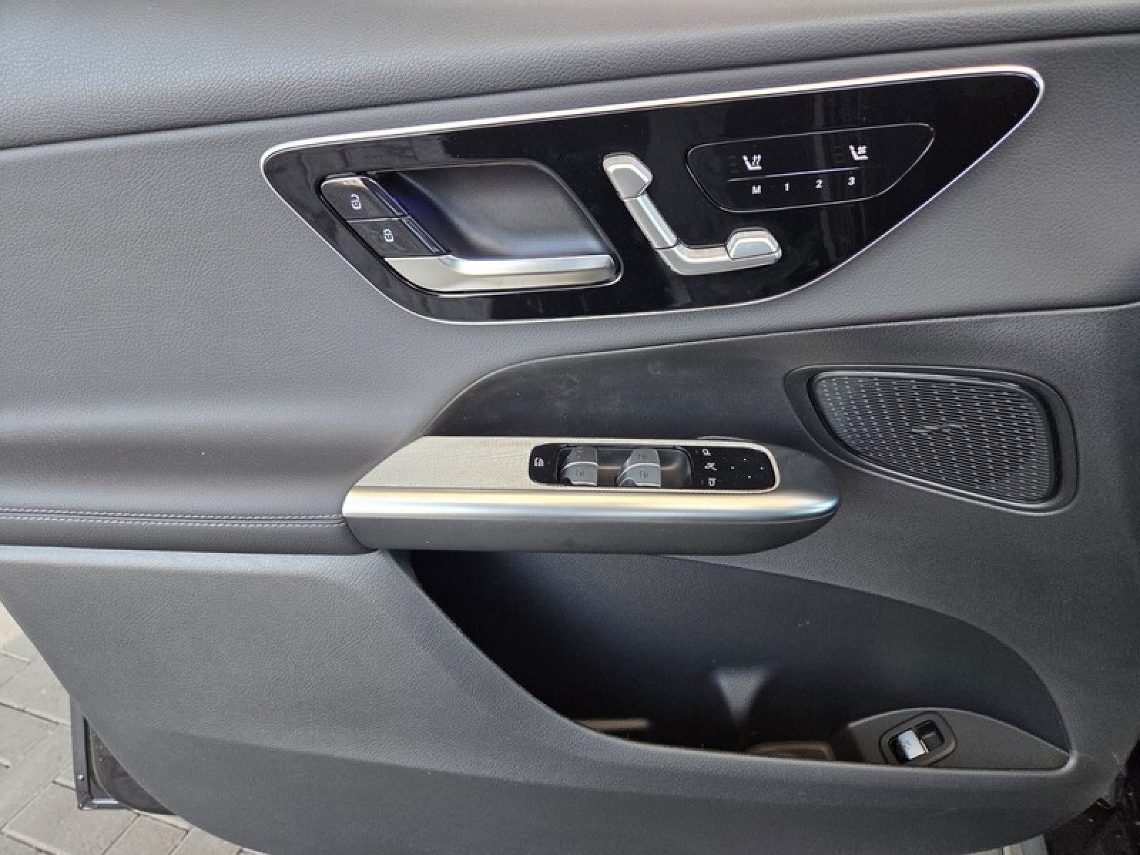 New 2026 Graphite Grey Metallic Mercedes-Benz GLC 300 SUV image 21